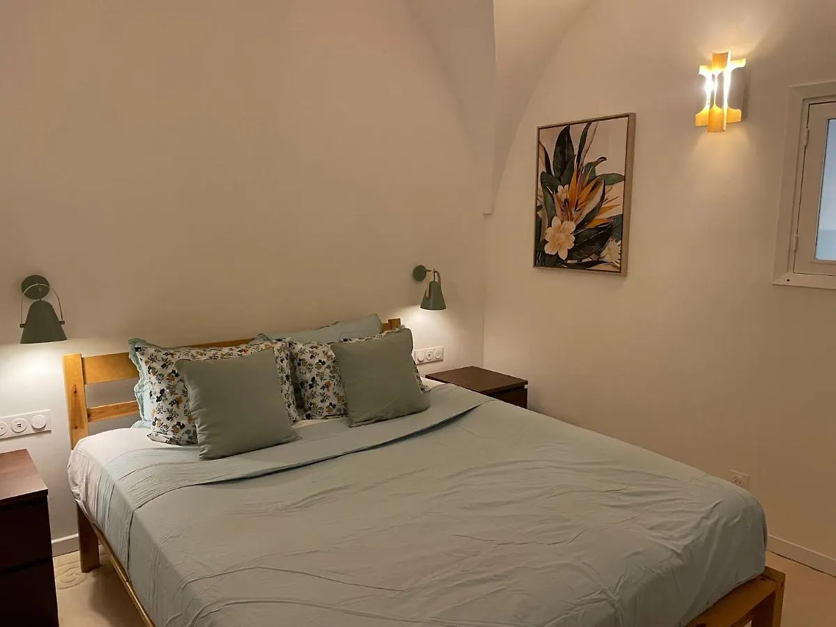 Summerhouse 2 Bed Quiet Old Nice Balcony100M Beach 0*,  Frankrike